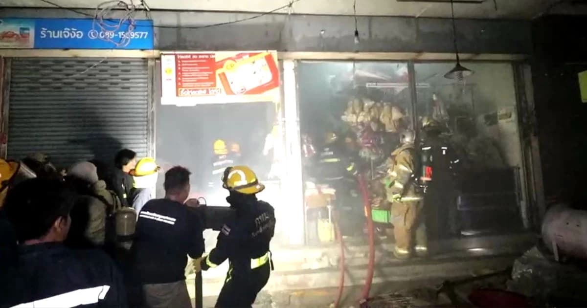 อุทาหรณ์ ! ไฟไหม้ร้านขายของชำ คาดลืมถอดปลั๊กไฟ