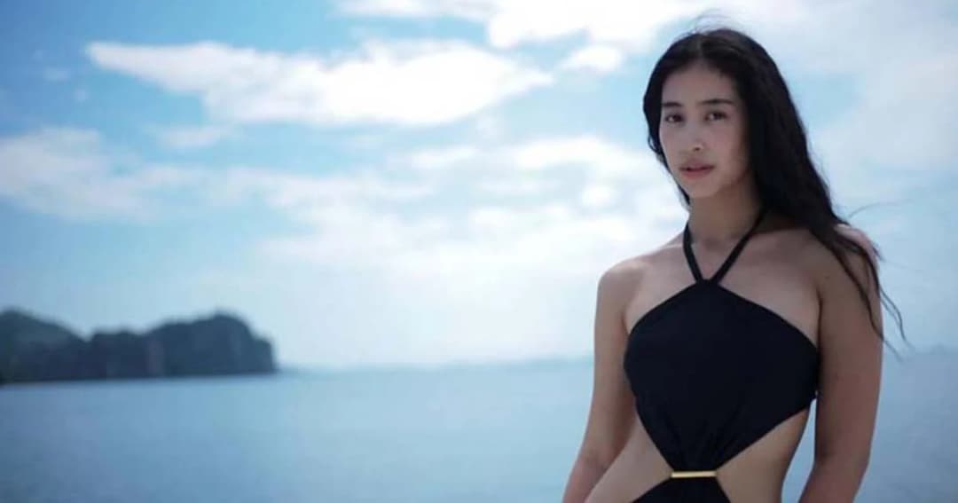 มิ้นต์ แจง ภูผาไม่หวง หลังจัดเต็มใส่ชุดว่ายน้ำ บนเรือยอร์ช