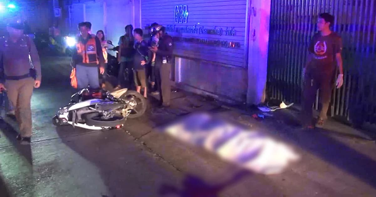 กรรมติดจรวด ! หนุ่มลักมอเตอร์ไซค์วินรับจ้าง เสียหลักชนประตูดับคาที่