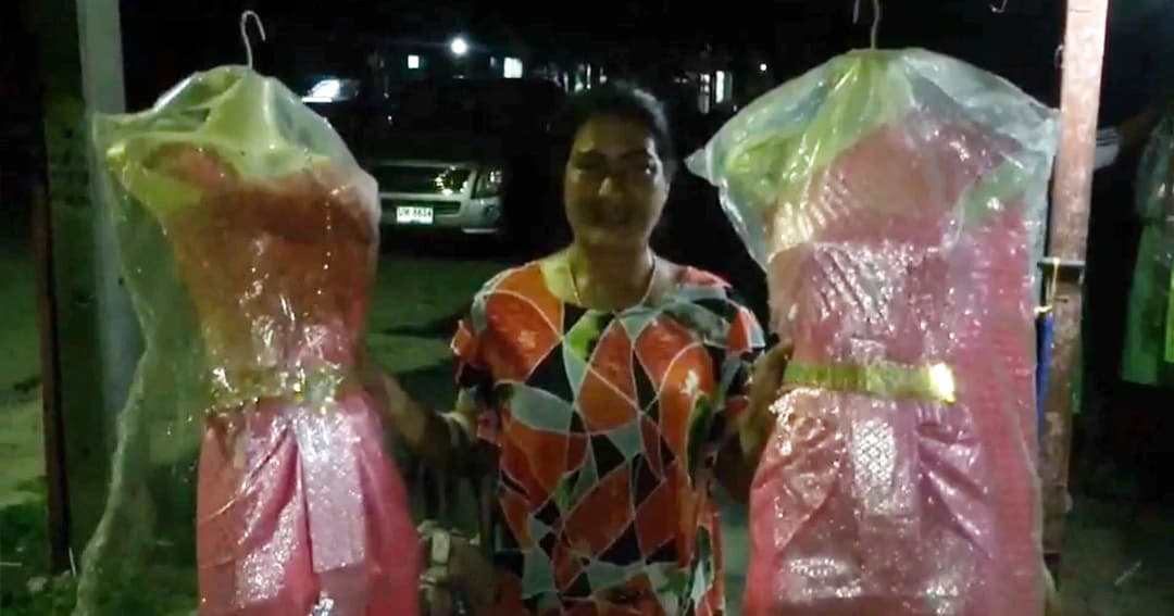 ไม่ต้องขโมย ! ตร.ศรีราชาแจกฟรีชุดไทย ศาลเจ้าแม่ตองอ่อน