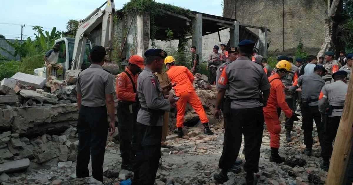 ตึกถล่มทับศูนย์แสดงดนตรี ที่อินโดนีเซีย ดับ 7 บาดเจ็บ 3 ราย