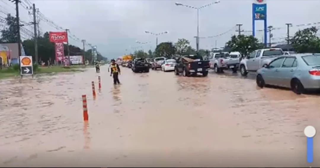 โคราชฝนตกหนัก น้ำท่วมถนนมิตรภาพ ช่วงอ.สีคิ้ว