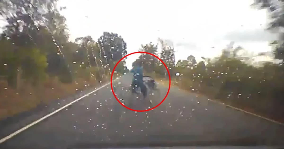 เก๋งเบรกไม่ทัน ชนจักรยานตาวัย 78 ทะลุกระจก ดับคาที่