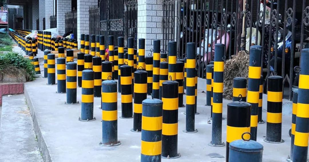 ‘จีน’ ตั้งเสากั้นบนทางเท้า ป้องกันคนไร้บ้านมานอน