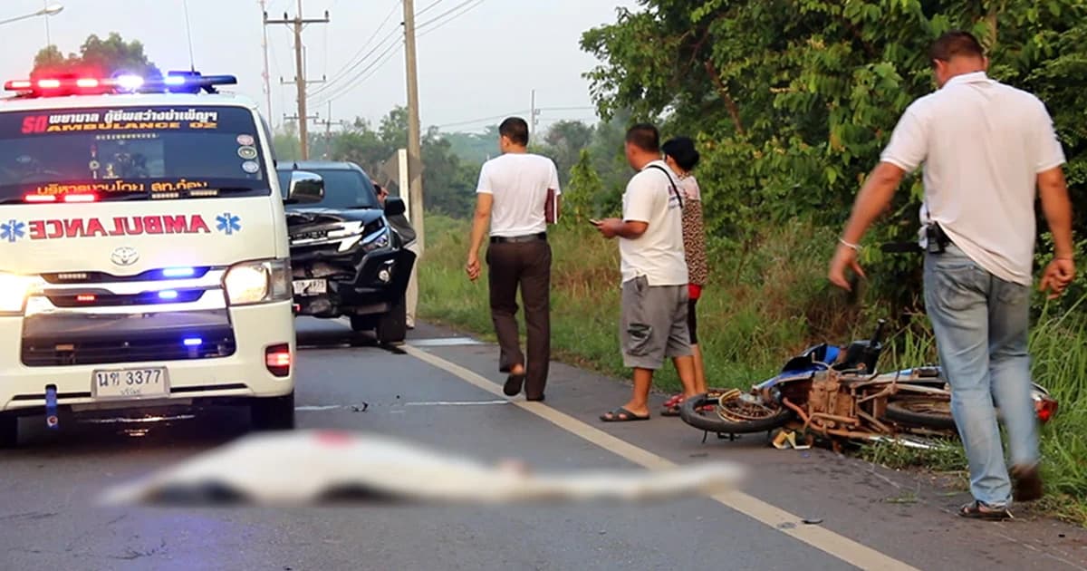 สาวโรงงานขี่มอเตอร์ไซค์ไปเข้างาน ถูกกระบะหลุดโค้งชนดับ