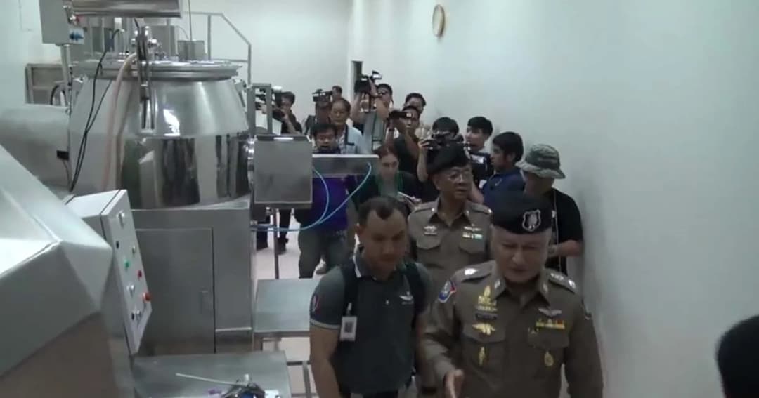 ลุยถอนราก “เมจิกสกิน” ค้นบ.รับจ้างผลิตในปทุมธานี ยึดเงินสดแล้ว 19 ล้าน