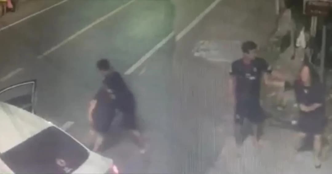 ครูโดนหนุ่มกระบะกระชากหัวตบ หลังรถชนกัน