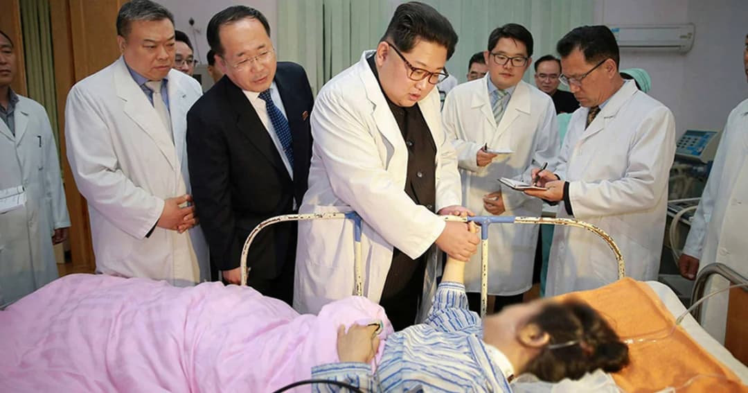 ‘ท่านคิม’ เยี่ยมคนเจ็บเหตุรถบัส นทท.จีน ตกสะพาน ดับ 32 ศพ