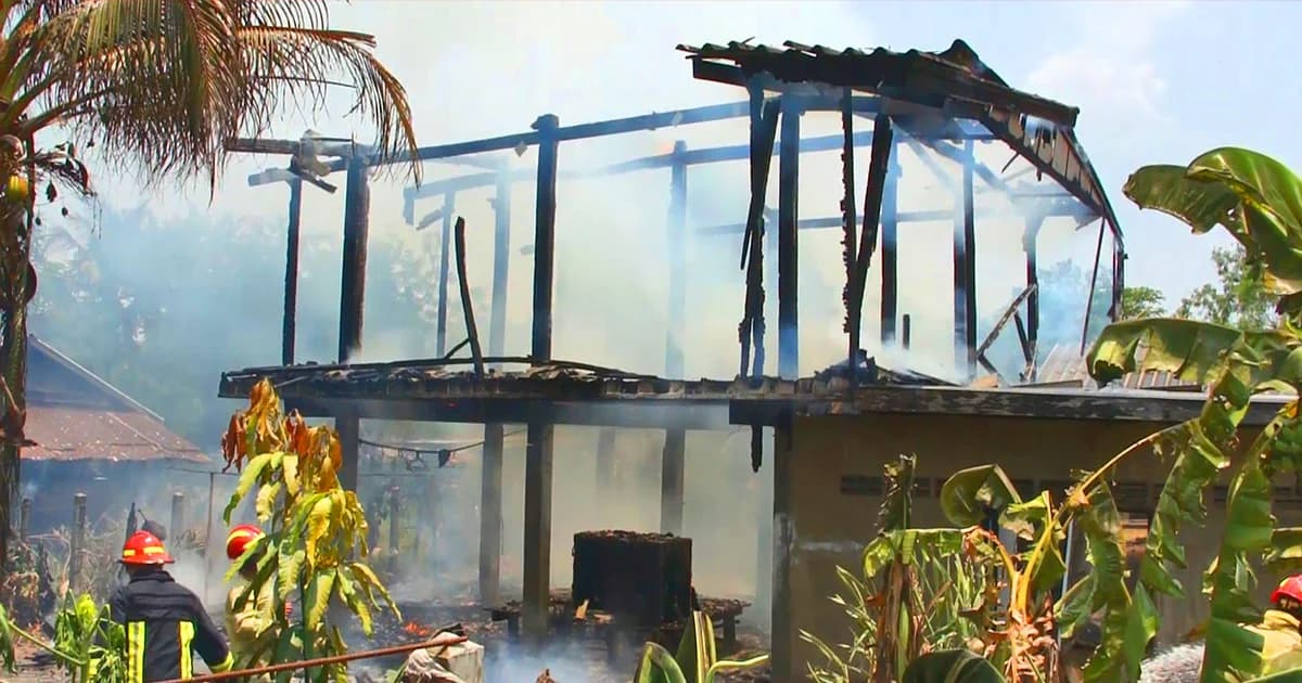 หนุ่มเพิ่งออกจากคุก คลั่ง จุดไฟเผาบ้านพี่สาว ที่ตัวเองไปขออาศัย วอดทั้งหลัง