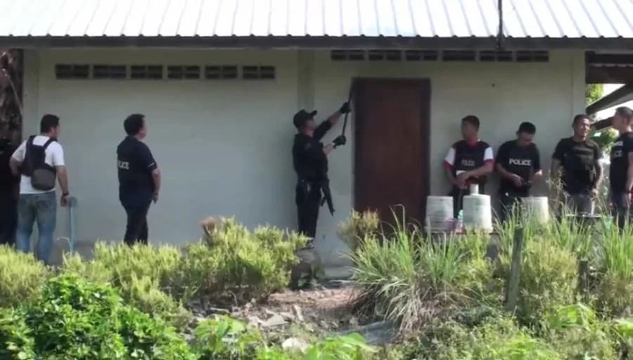 ตร.ล้อมจับเอเย่นต์ยาบ้า สุดท้ายยิ่งตัวดับต่อหน้าเมีย