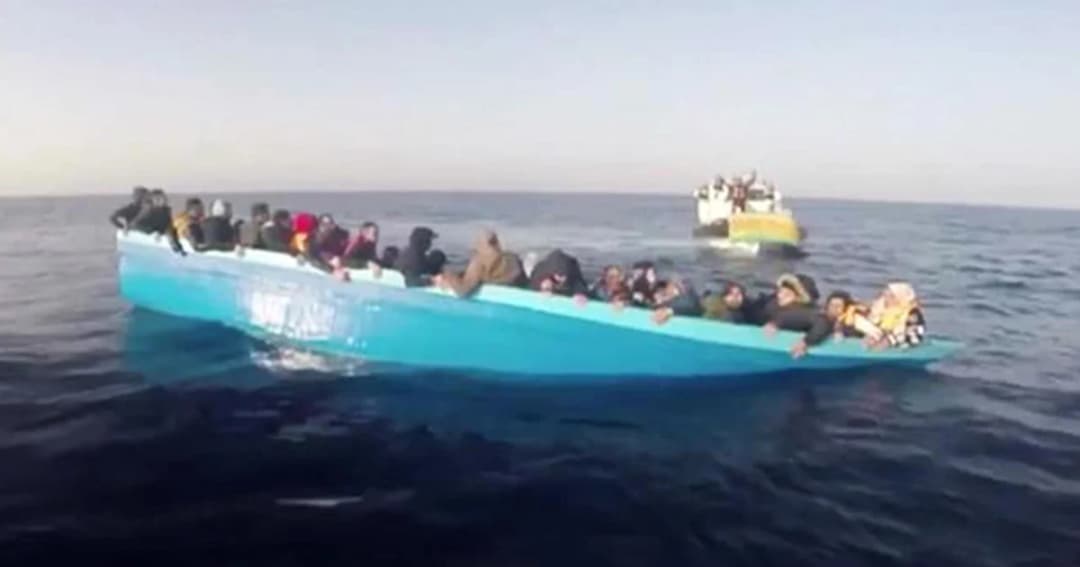 เปิดคลิป ! ยามฝั่งอิตาลีเข้าช่วยผู้อพยพชาวลิเบีย หลังเรือล่มกลางทะเล