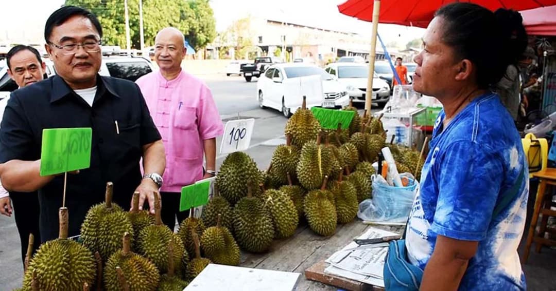 ผู้ว่าฯ อุตรดิตถ์ลุยตรวจร้านทุเรียน สั่งติดป้ายชัดเจน ต้องตรวจสอบได้