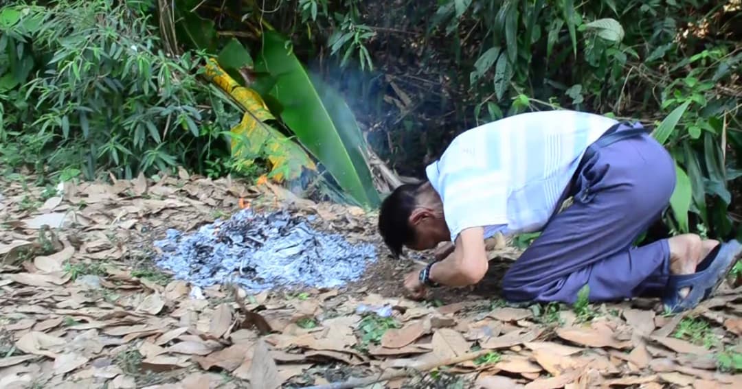 พ่อกำนันปล่อยโฮกลางพิธี สาปส่งคนยิงถล่มรถลูกชาย เชื่อปมสังหารมีคนไม่พอใจ