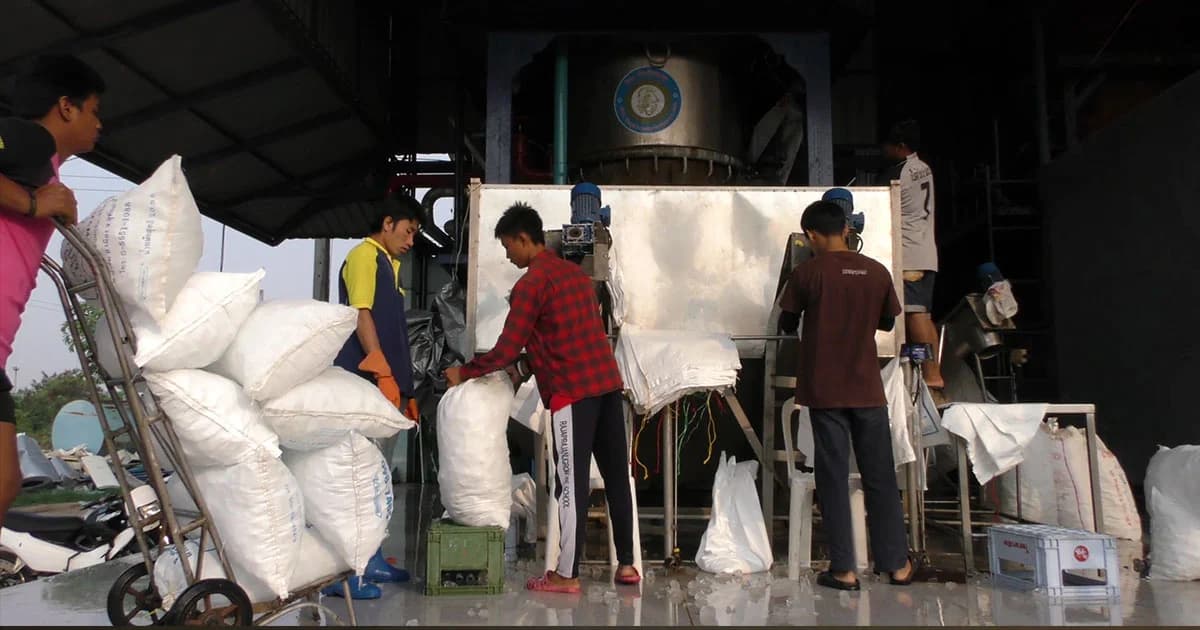 อากาศร้อนจัด ! ยอดขายน้ำแข็งที่ชัยนาท พุ่งขึ้น 2 เท่าตัว