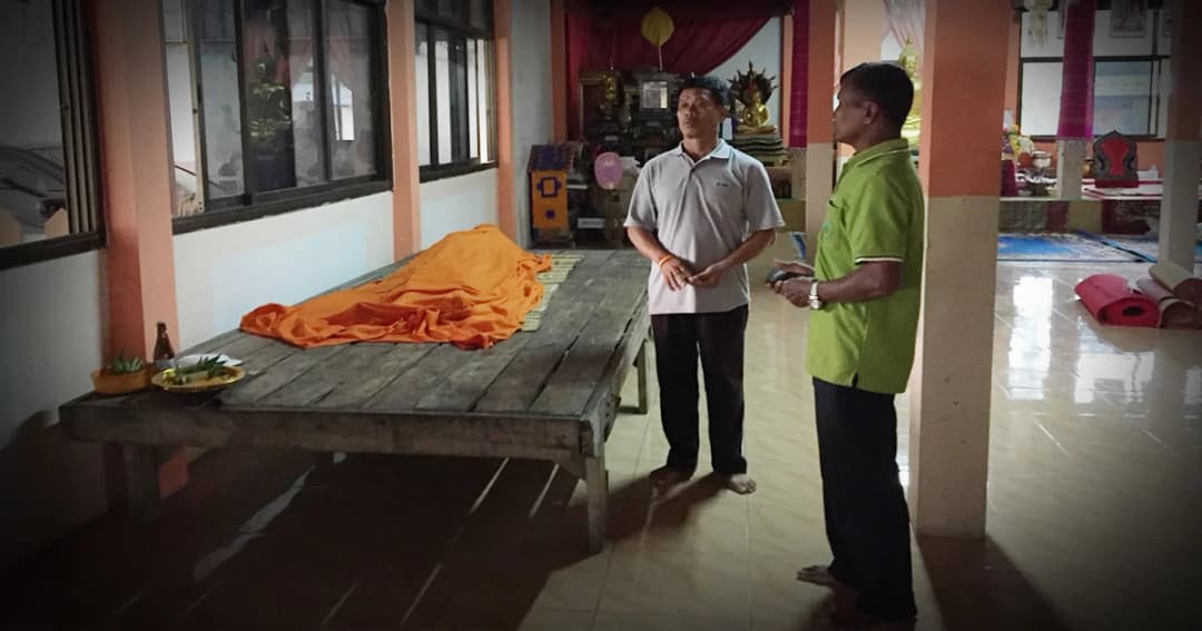 สมใจ ! พระวัดดังเมืองช้างบ่นอยากตาย สบโอกาสผูกคอดับกลางศาลา