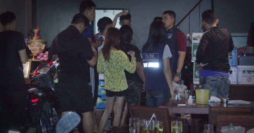 บุกค้นสถานบริการย่านจรัญฯ ลอบค้าประเวณีเด็กชายอายุต่ำกว่า 18 ปี