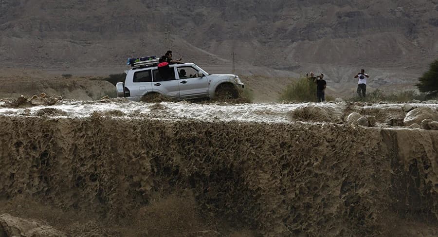 อิสราเอลน้ำท่วมฉับพลัน เด็กสูญหาย 10 คน