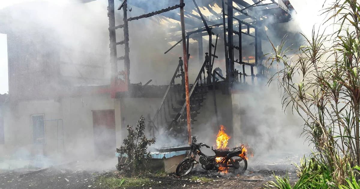 สลด!ไฟไหม้เหลือแต่ซาก เจ้าของบ้านถูกไฟคลอกดับคากองเพลิง