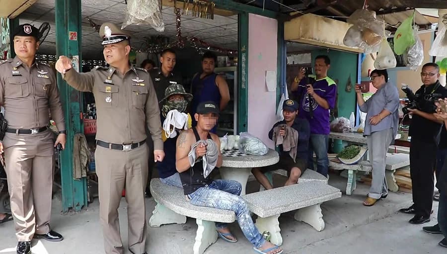 รวบ 3 หนุ่มไทยใหญ่รุมข่มขืน สาวอเมริกันทำแผน