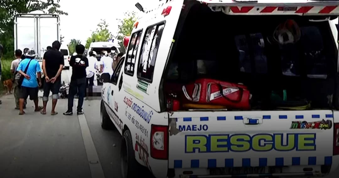 เด็กชาย อายุราว 13 ปี ขี่ จยย.ชนท้ายกระบะ ดับคาเบาะ