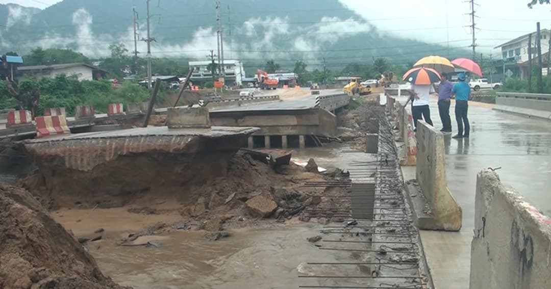 อ.สอยดาว น้ำป่าหลากซัดสะพานขาด จนท.ปิดเส้นทางเร่งซ่อมด่วน