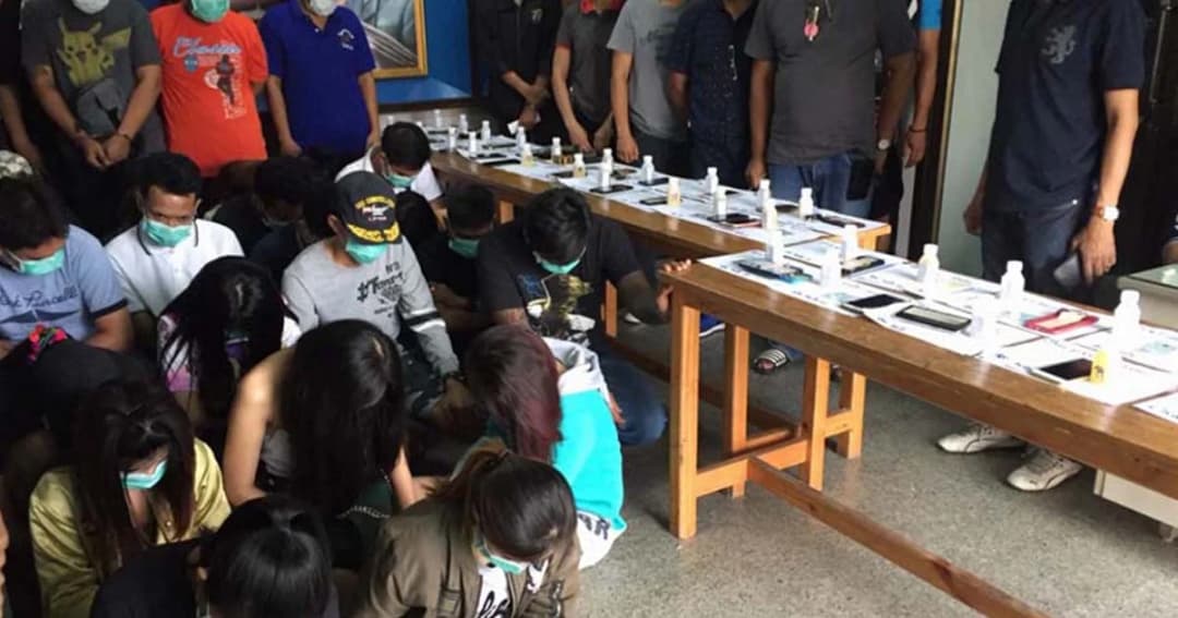 รวบวัยรุ่นชายหญิง 30 คน เปิดรีสอร์ทกลางเมืองเพชรบุรีเสพยา