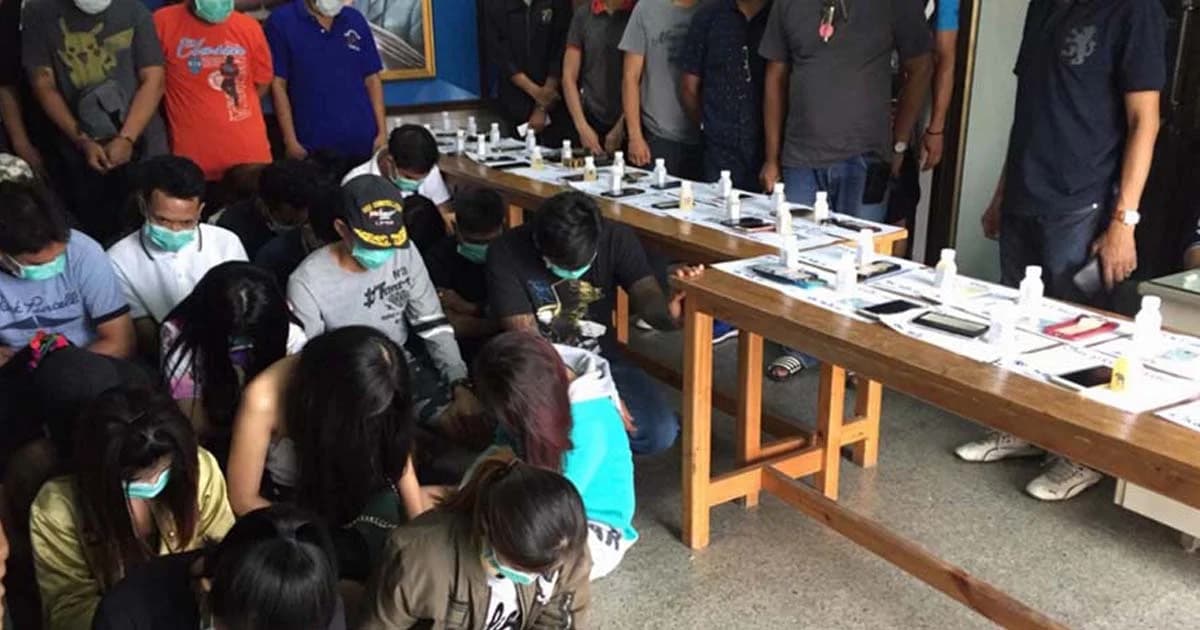 รวบวัยรุ่นชายหญิง 30 คน เปิดรีสอร์ทกลางเมืองเพชรบุรีเสพยา