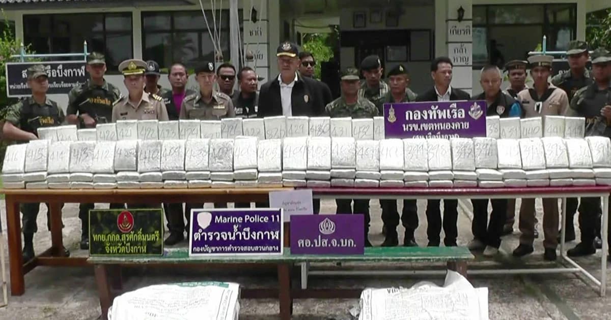สกัดจับ ‘แก๊งค้ายาชาวลาว’ ยึดกัญชา 490 กก. คนร้ายหลบหนีทัน