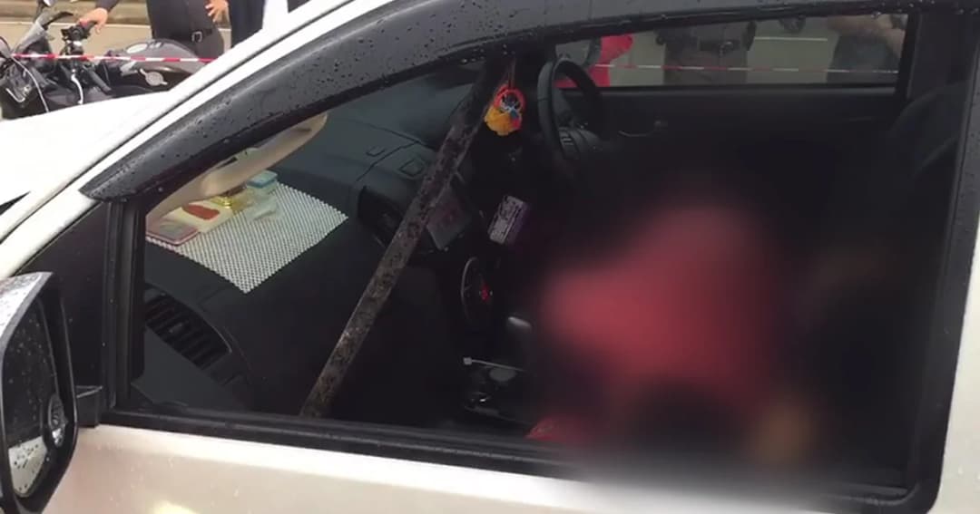 คู่รักจุดเตารมควันในรถ นอนซบดับคู่