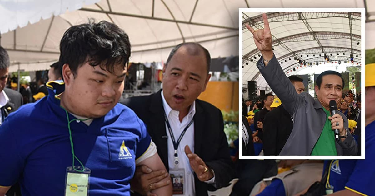 “ผมอยากเลือกตั้ง” ! เพนกวิน ปลอมตัวเป็นผู้ใช้เเรงงาน บุกกราบนายกฯ ที่ลานคนเมือง