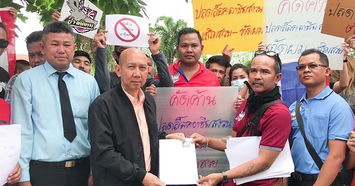 ฮือต้าน พรก.ปลดล็อก ช่างตัดผม-เสริมสวย ให้ต่างด้าว