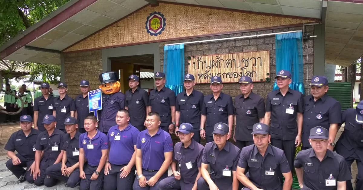 “บ้านผักตบชวา” หลังแรกของโลก ฝีมือทหาร นพค.53 ศรีสะเกษ