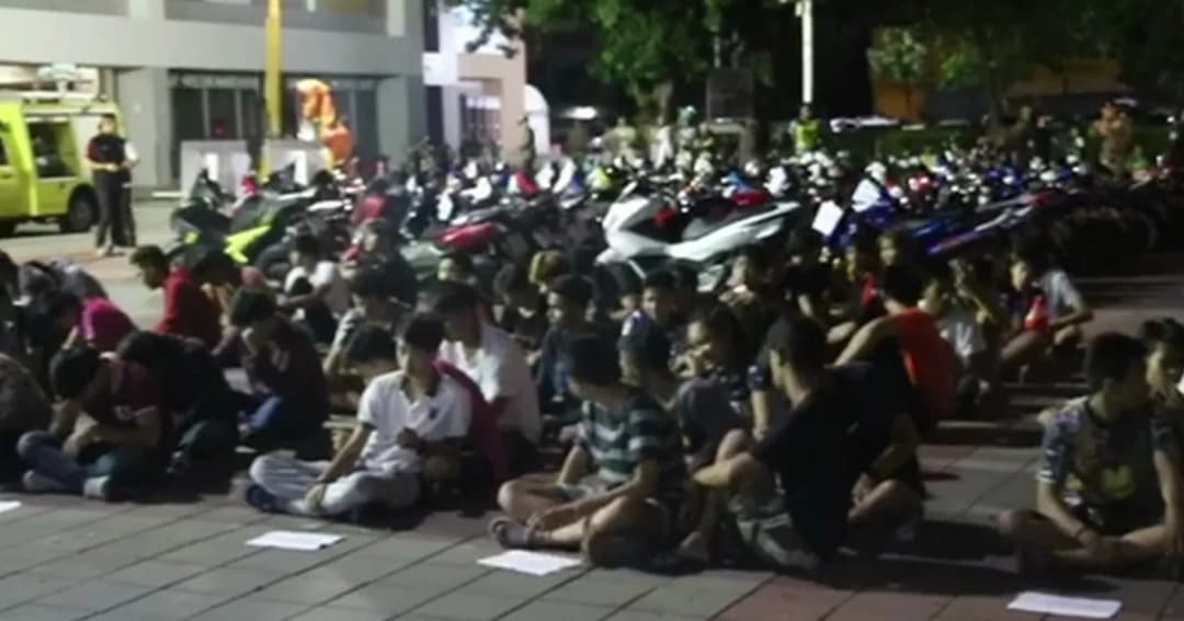 สกัดจับร่วมร้อยเด็กแว้นซิ่งป่วนกรุงคืนวันศุกร์ ยึดจยย.76 คัน