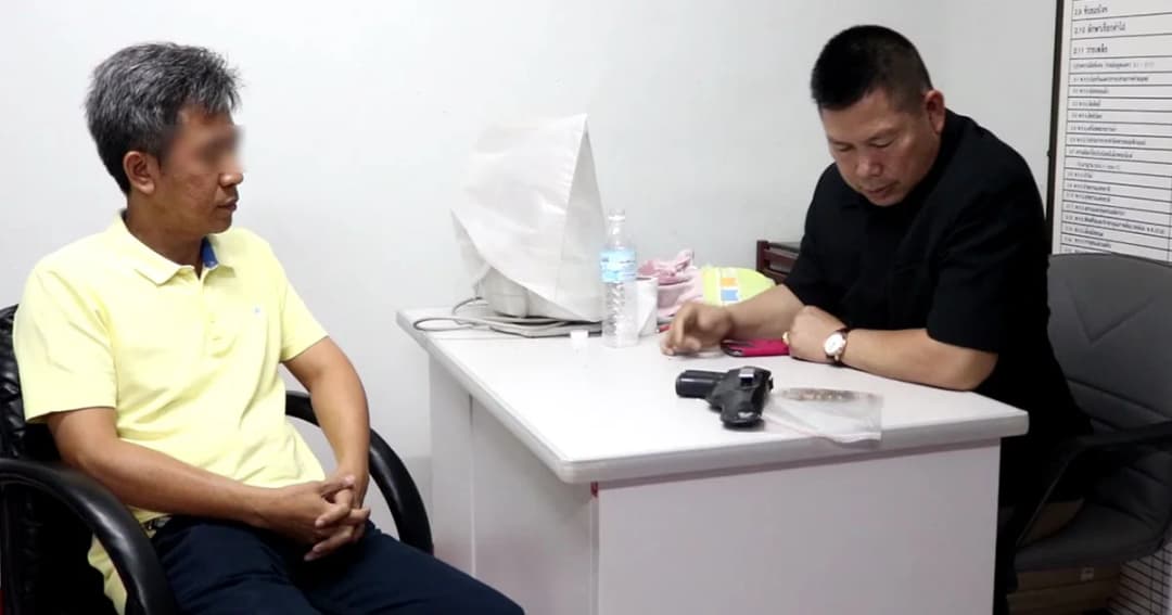 ‘ผู้ใหญ่บ้าน’ ทะเลาะภรรยา ชักปืนยิงดับ ก่อนย่องมอบตัว