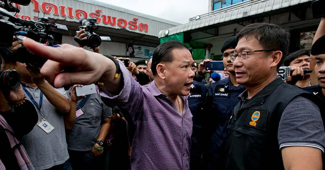 ค้นตลาดใหม่ดอนเมือง รอบที่ 4! “สันธนะ” บุกโวย-เจอตำรวจขอค้นรถ