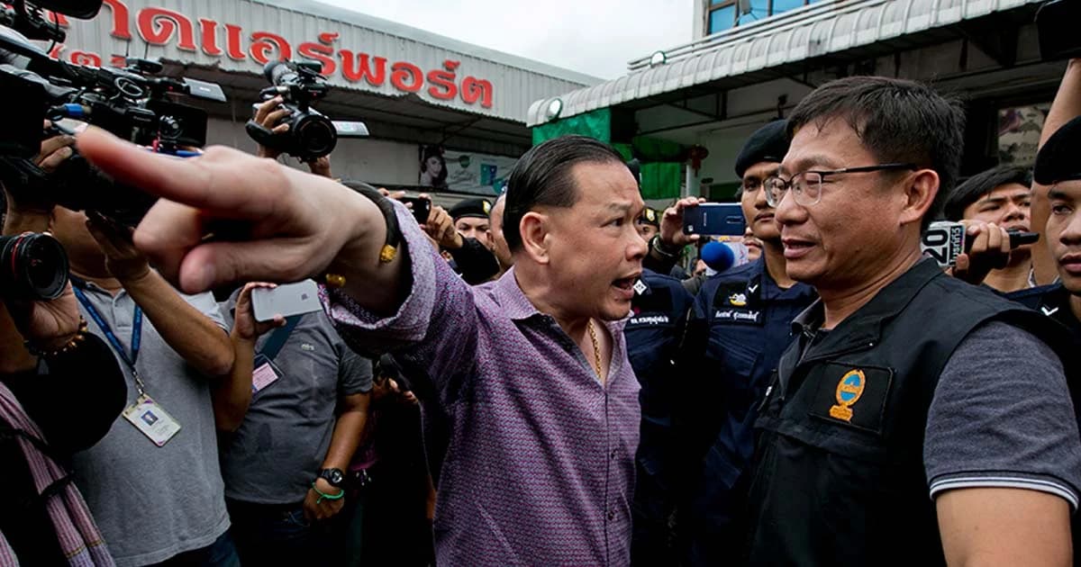 ค้นตลาดใหม่ดอนเมือง รอบที่ 4! “สันธนะ” บุกโวย-เจอตำรวจขอค้นรถ