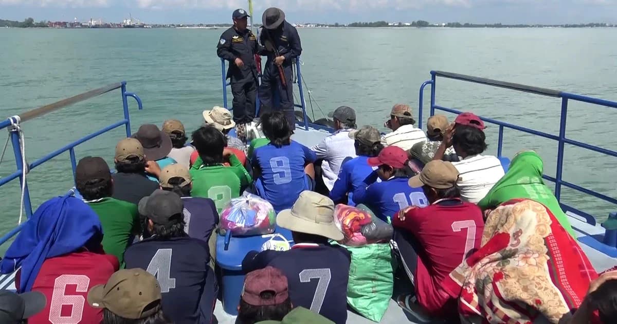 จับกุม ‘เรือประมงเวียดนาม’ 5 ลำ ลูกเรือ 30 คน รุกล้ำน่านน้ำไทย