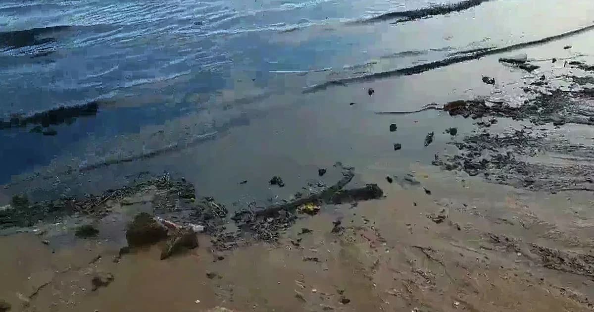 ‘ทะเลพัทยา’ เป็นสีดำ-เหม็น พบน้ำเสียถูกปล่อยลงทะเล