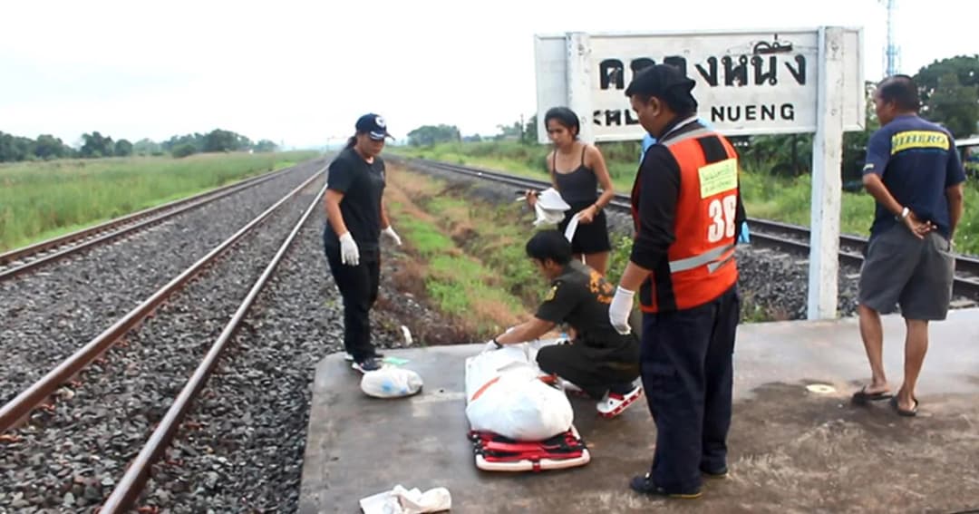 ชายนิรนาม นอนบนรางรถไฟ ถูกขยี้เละ