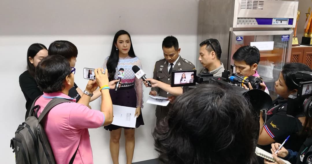 มะปราง พบตำรวจ ปคบ. แสดงความบริสุทธิ์ใจ