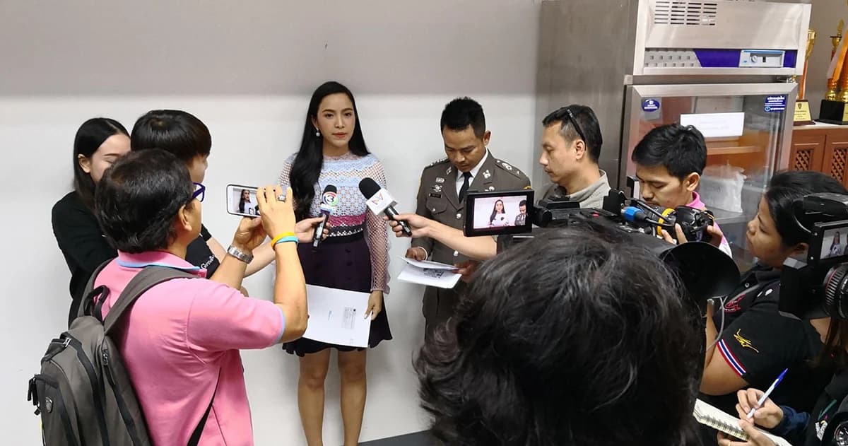 มะปราง พบตำรวจ ปคบ. แสดงความบริสุทธิ์ใจ