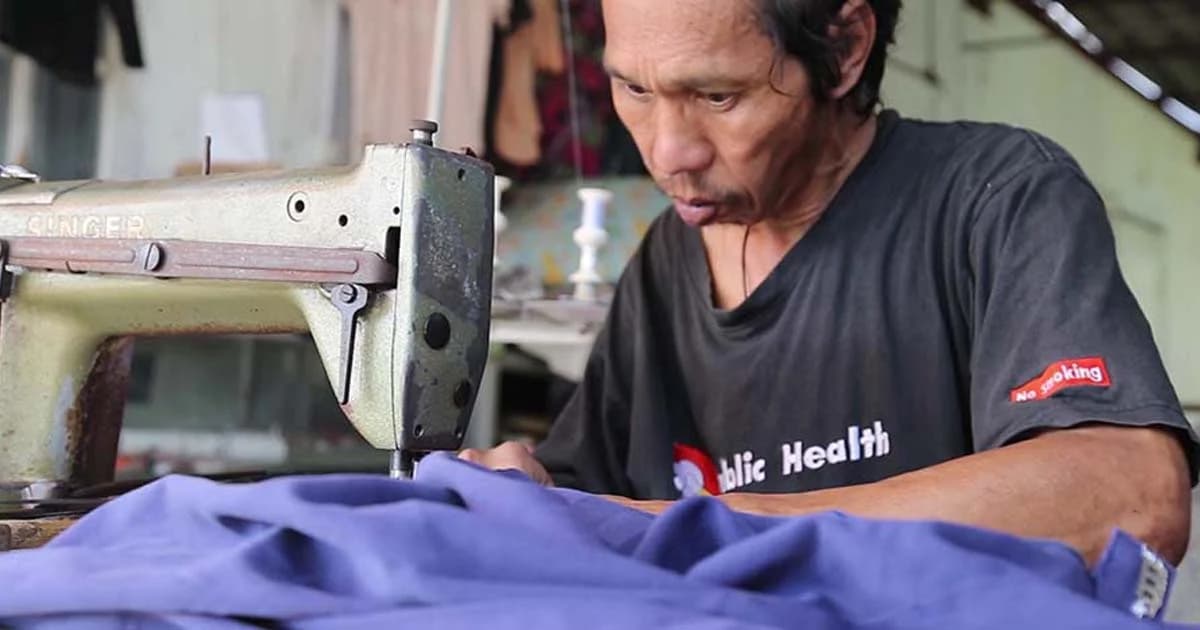 เศรษฐกิจรากหญ้าไม่ดี แห่ซ่อมชุดนักเรียนแน่นร้าน