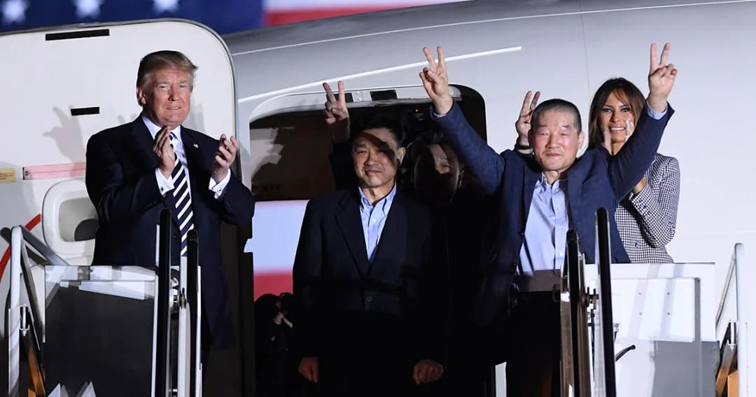 ทรัมป์ต้อนรับชาวอเมริกันกลับบ้าน หลังเกาหลีเหนือให้อิสรภาพ
