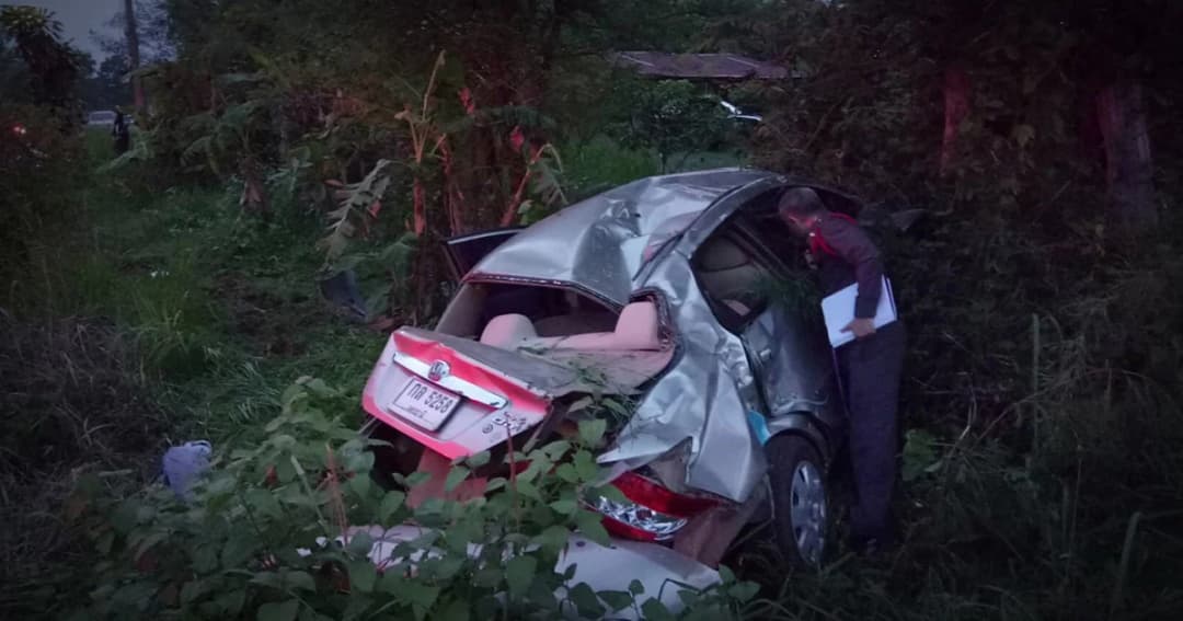 หนุ่มซิ่งเก๋งอ้างหลบหมาชนเด็กเสียชีวิต 2 คน  ตร.ค้นเจอเหล้าในรถ