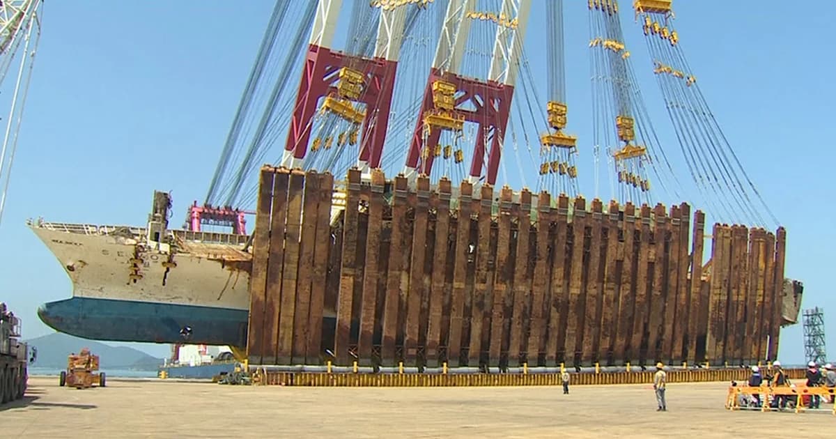 เกาหลีใต้กู้ซากเรือ ‘เซวอล’ ขึ้นบกแล้ว หลังจมทะเลกว่า 3 ปี