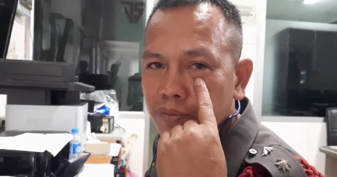 โจ๋เลือดร้อน! ไม่พอใจถูกแจกใบสั่ง เปิดหมวกจราจรชกเบ้าตาตำรวจ