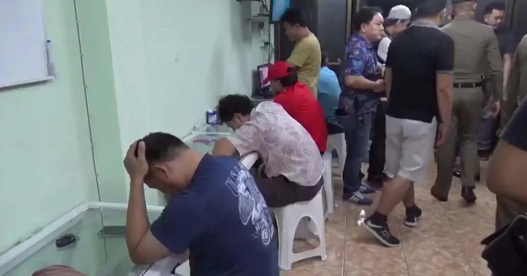 บุกจับโต๊ะบอล ซอยสะแกงาม เปิดแค่ 1 เดือน เงินสะพัดกว่า 2 ล้าน