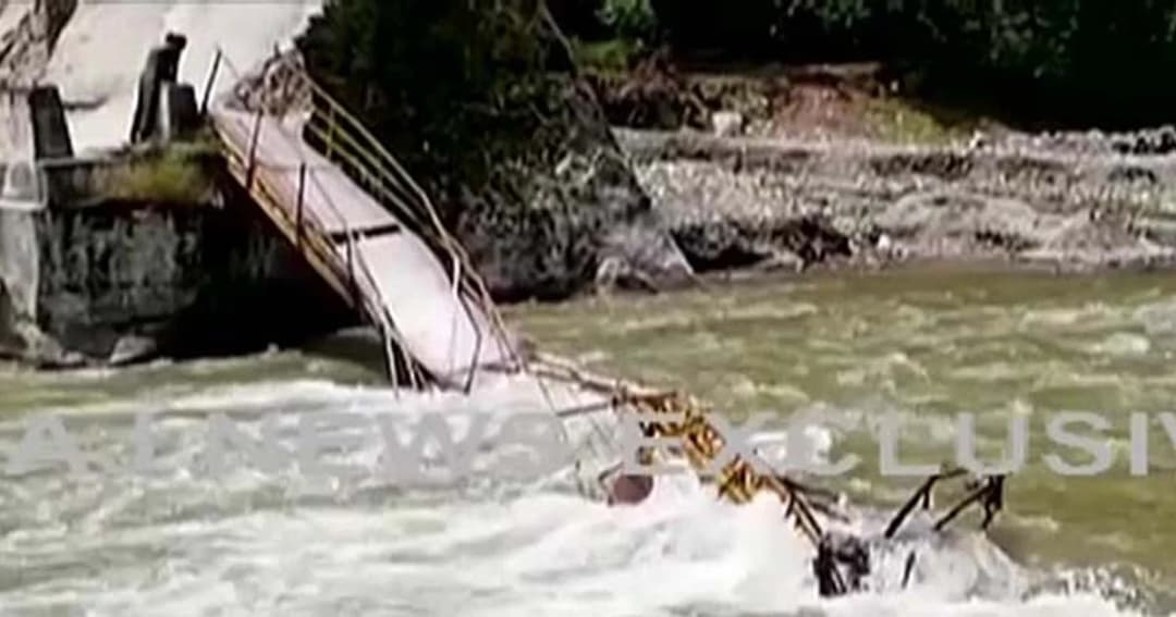 สะพานข้ามแม่น้ำในแคชเมียร์ขาด ดับ 5 หาย 12