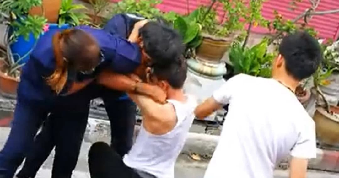 คลิปโชเฟอร์รถเมล์สาย 8 เปิดศึกกันเอง กลางถนน