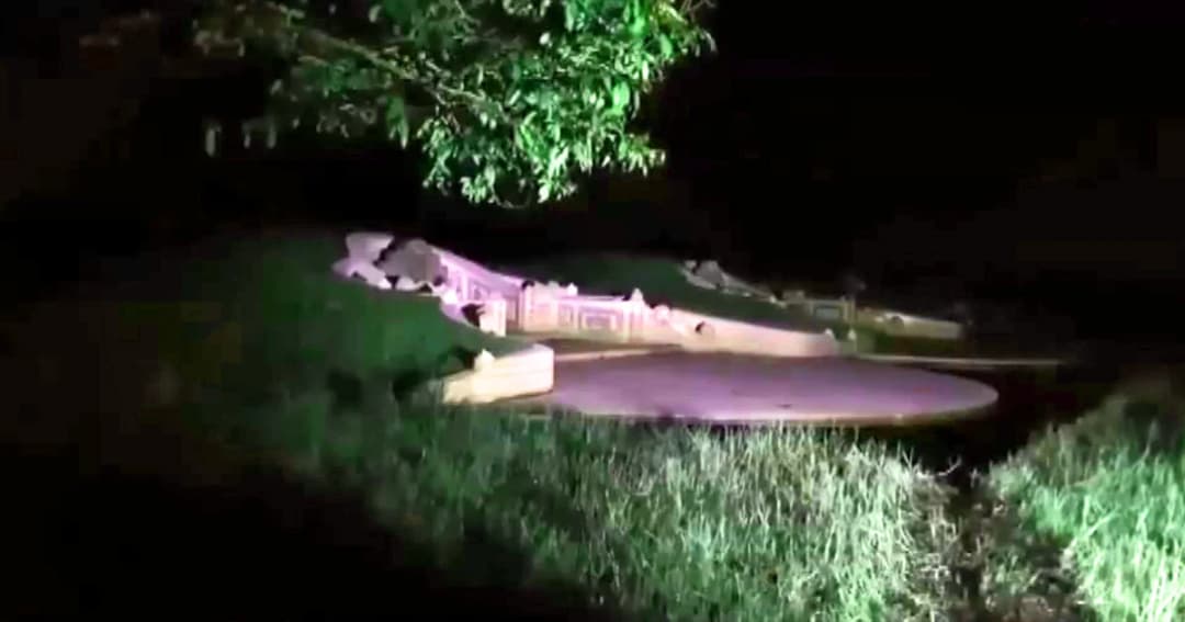 นักธุรกิจ จัดฉาย ‘หนังกลางเเปลง’ ในสุสาน